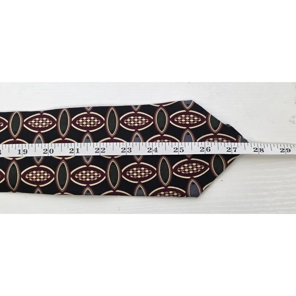 Men's New Haven Neckwear Company, Geometric Pattern, 100% Silk Necktie